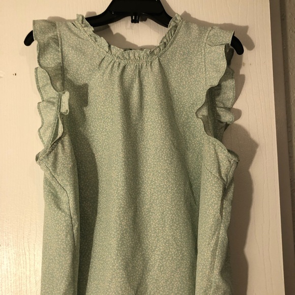 LC Lauren Conrad Tops - Woman’s sleeveless blouse